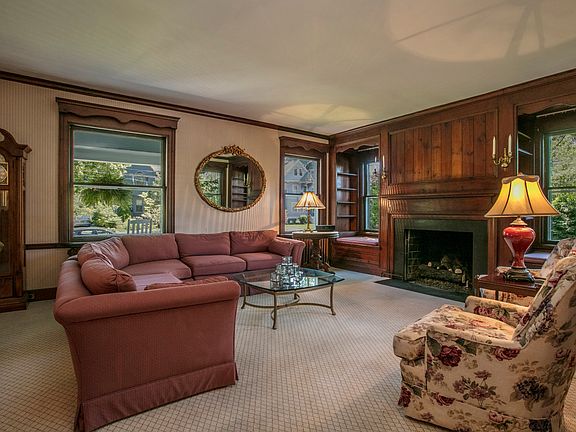 5th image of 202 Beach Ave