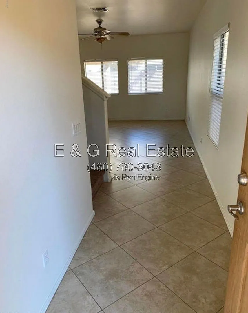 3 bed, 2.5 bath, 1744 sqft, $1,995 — Photo 2