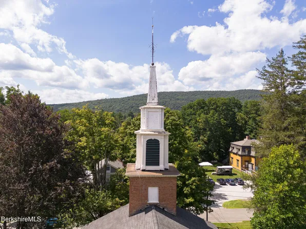 6 Willard Hill Rd, Stockbridge, MA 01262