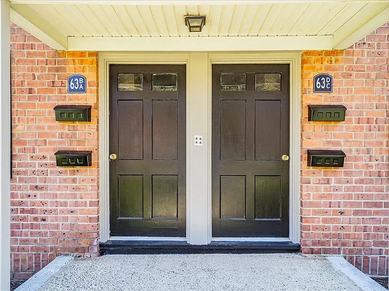 Sherwood Court Apartments — Photo 11