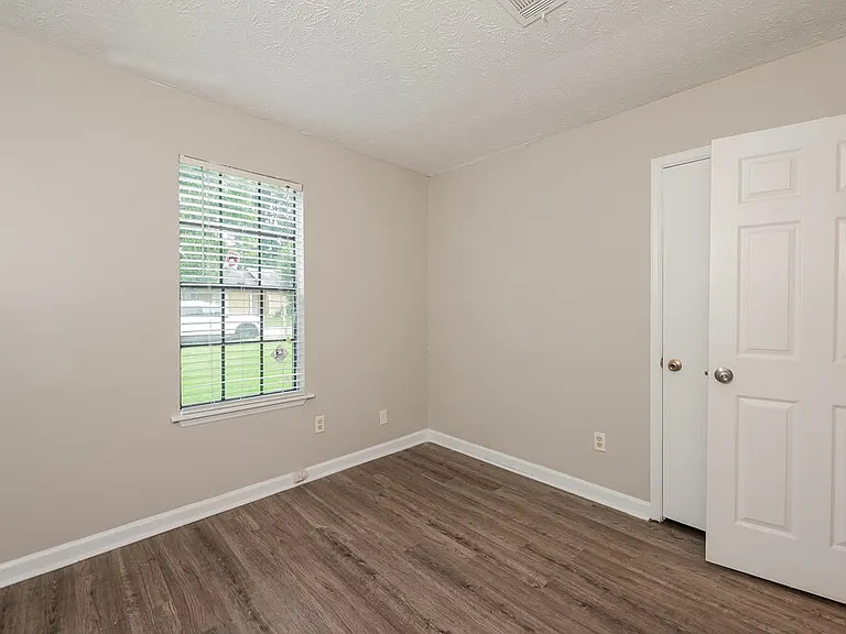 6052 Creekford Dr — Photo 12