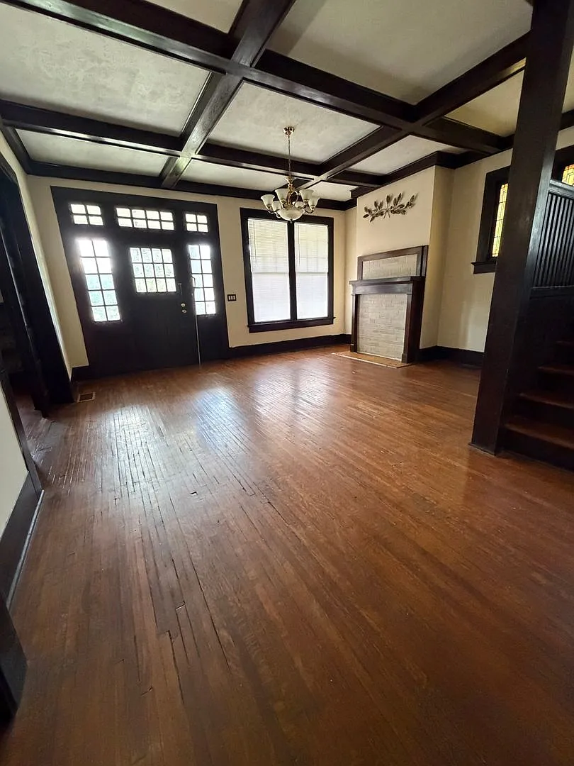 Historic 4-5 Bedroom Home — Photo 2