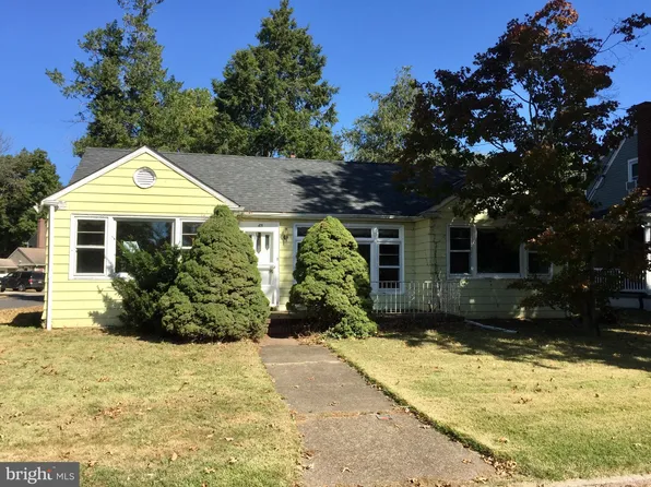 65 Poplar Ave, Bristol, PA 19007