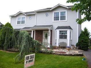 30 Hannah Dr, Dayton, NJ 08810