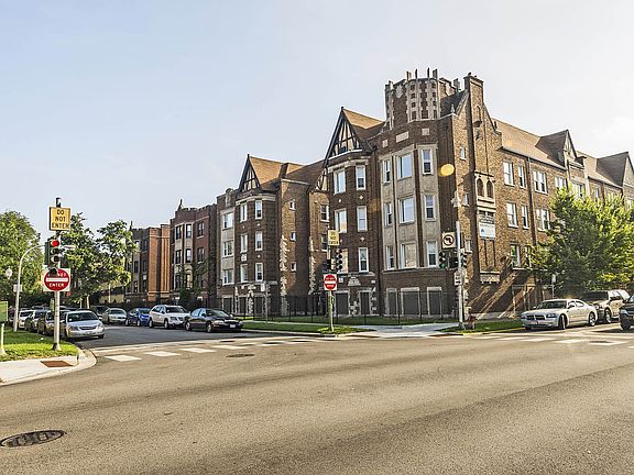 2nd image of 8251 S Ellis Ave #8253-2