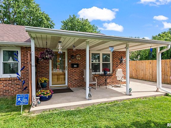 3rd image of 3061 Louise Ln