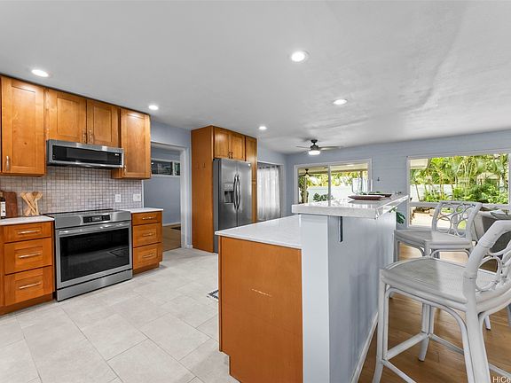 5th image of 565 Auwina St