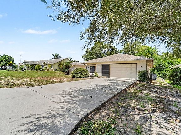 3rd image of 4386 CRAIGDARRAGH AVENUE