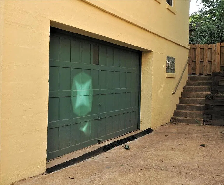3 bed, 1400 sqft, $2,300 — Photo 2