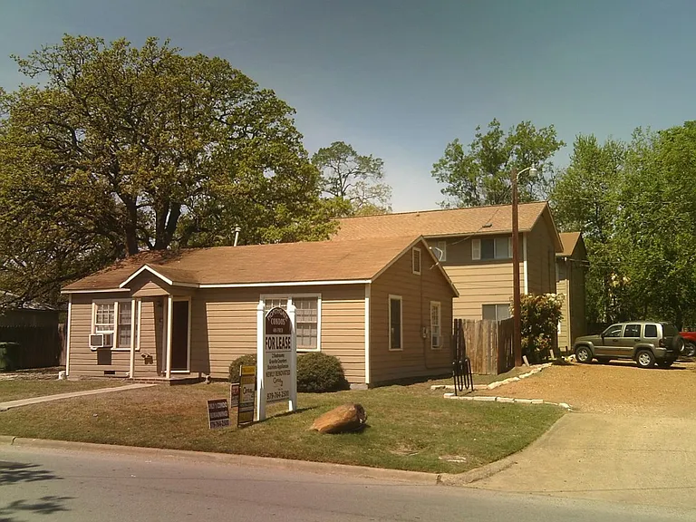 406C Foch St — Photo 8