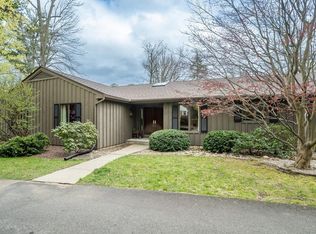 3 Hawthorne Ln, Holyoke, MA 01040