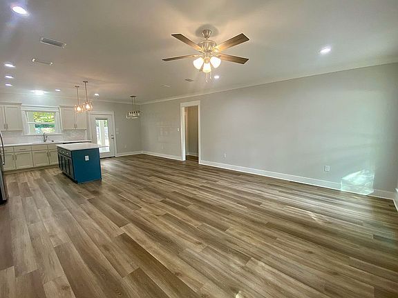 2nd image of 5541 Park St