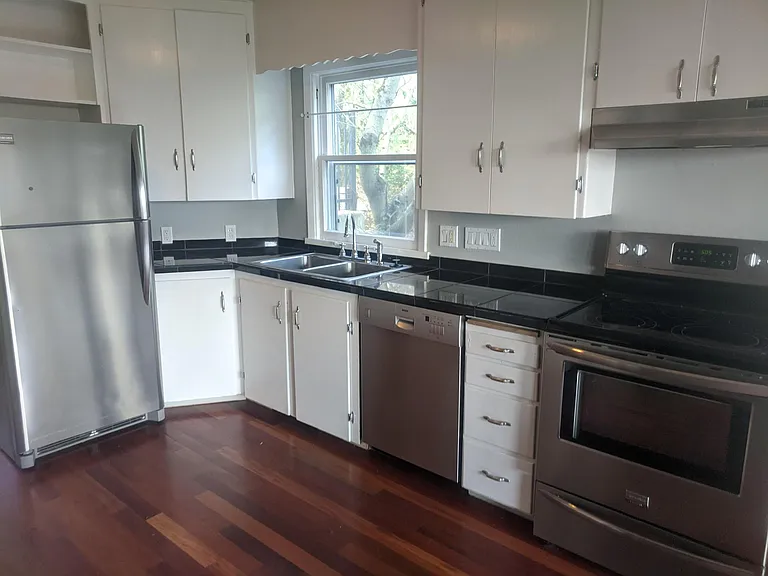 7010 SW Brier Pl — Photo 4
