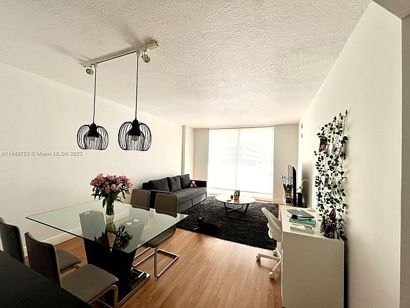 5th image of 18800 NE 29th Ave APT 510