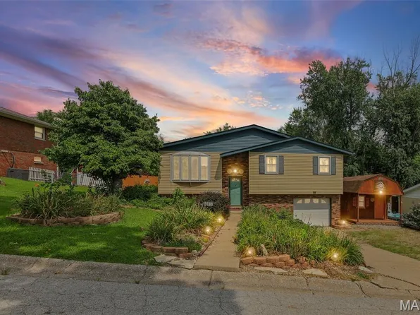 4915 Hill Dr, Godfrey, IL 62035