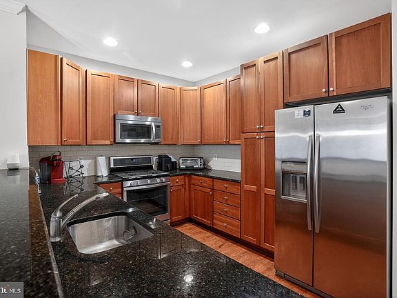 4th image of 700 Commodore Ct Unit 2705