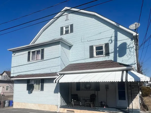 609 Center St, Throop, PA 18512