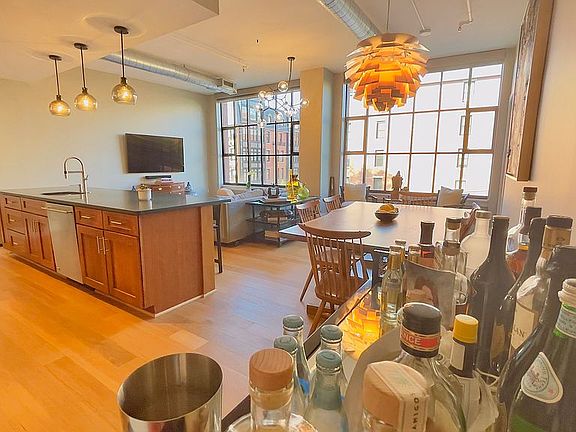 4th image of 1600 Clarendon Blvd #W204
