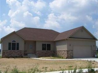 2202 E Arrow Leaf Ln, Valparaiso, IN 46383