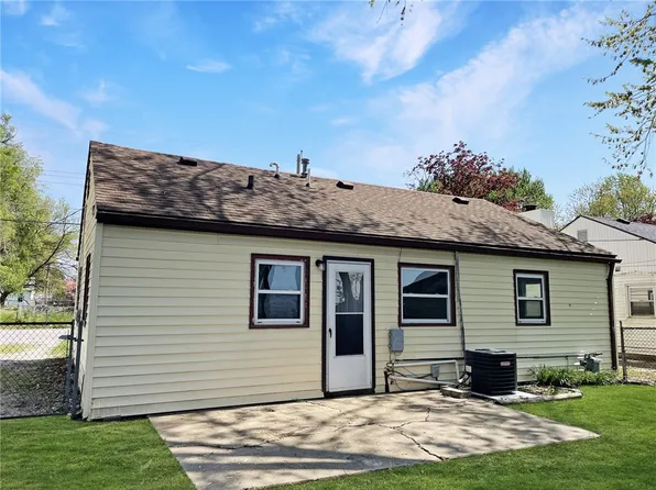 401 Woodlawn Ave, Mattoon, IL 61938