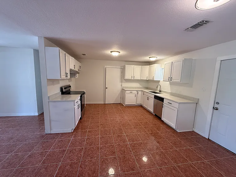 560 Wickford Way — Photo 19