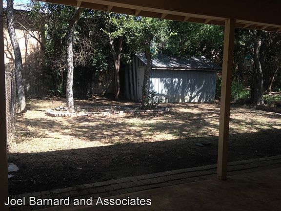 4th image of 1011-B W Bluebonnet Dr