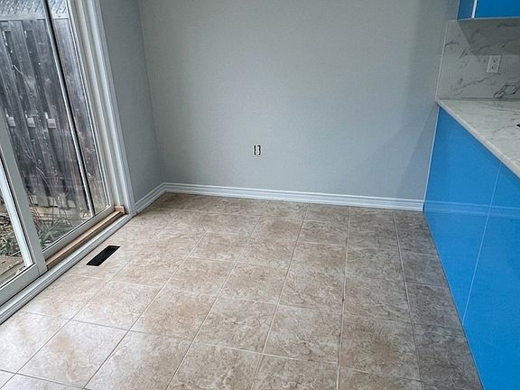 5th image of 236 Blackburn Dr