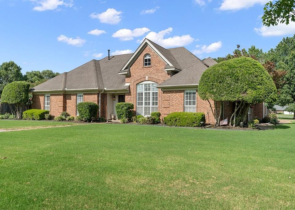 1st image of 407 Victoria Ln