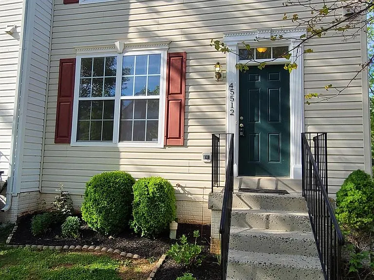 45512 Lakemont Sq — Photo 1