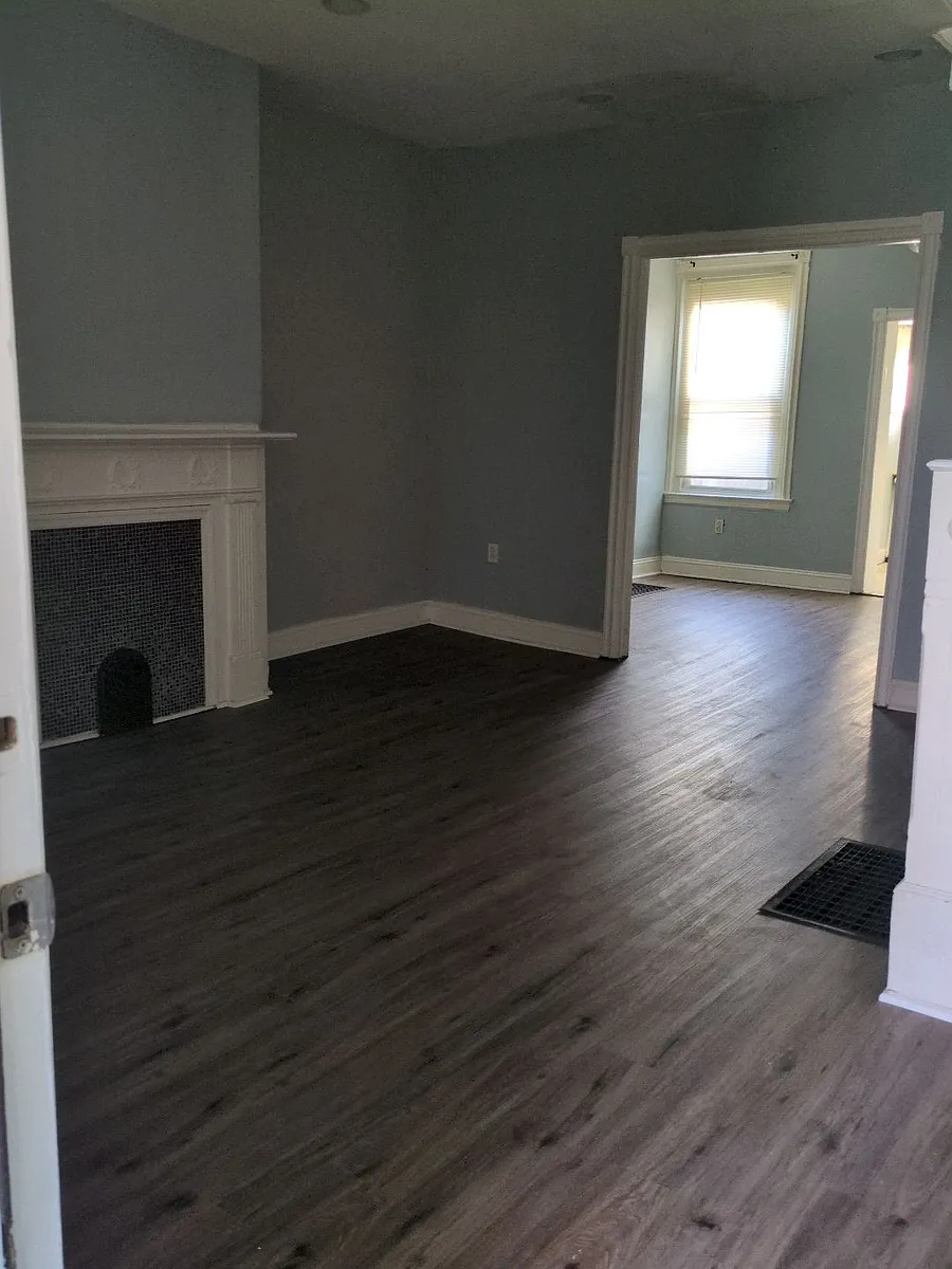 Building Photo - 714 E 22nd St #1