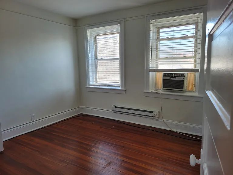 1020 Claremont Ave #17C — Photo 4