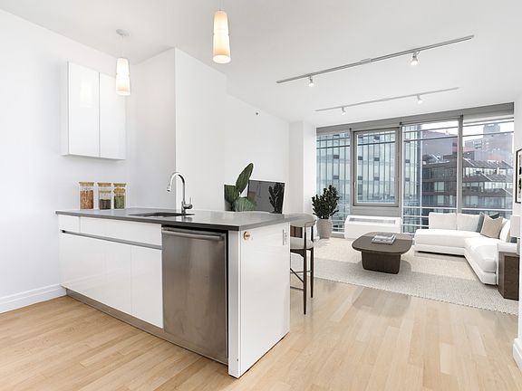 3rd image of 554 54th St #23R