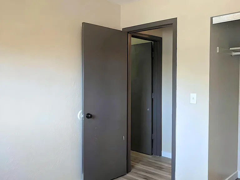 1067 Van Dyke St — Photo 31