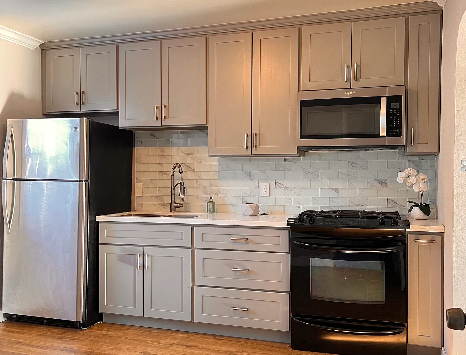 1 bed, 725 sqft, $2,390 — Photo 1
