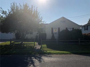 97 Eustis Ave, Newport, RI 02840