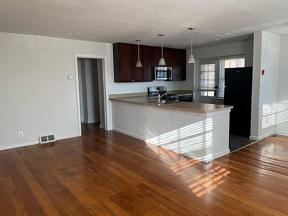 3rd image of 2901 W Queen Ln APT B