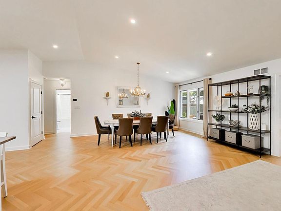 5th image of 1002 S Haddow Ave