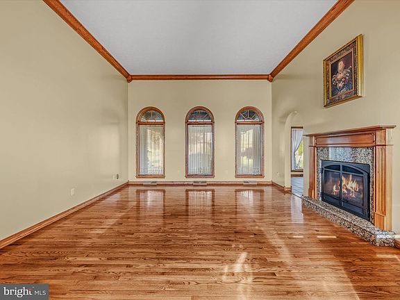 5th image of 1687 Thatcher Rd