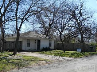 1011 Hodge St, Cleburne, TX 76033