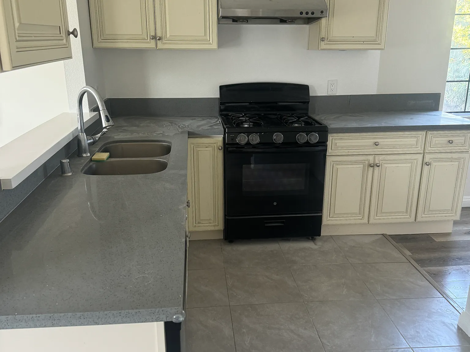 2 bed, 1.5 bath, 1000 sqft, $2,900 — Photo 3