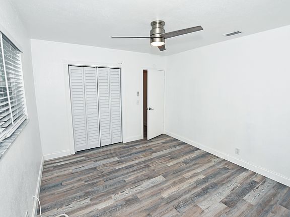 5th image of 270 NW 43rd St