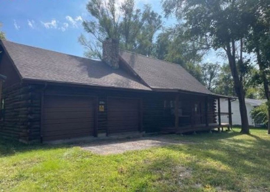 211 S 10th St, Hopkins, MO 64461 Zillow