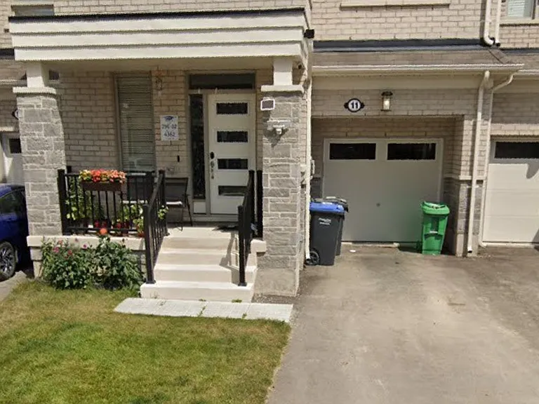 11 Circus Cres — Photo 1