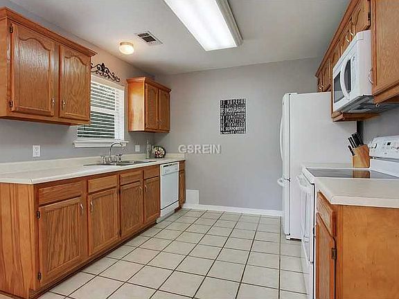 4th image of 60420 Cerise Dr