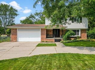 554 Old Perch Rd, Rochester Hills, MI 48309
