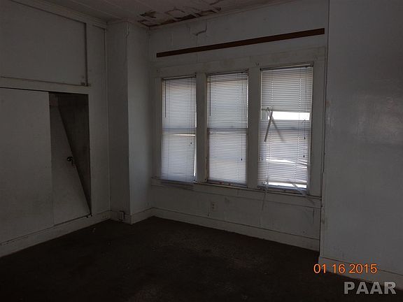 3rd image of 2417 N Dechman Ave
