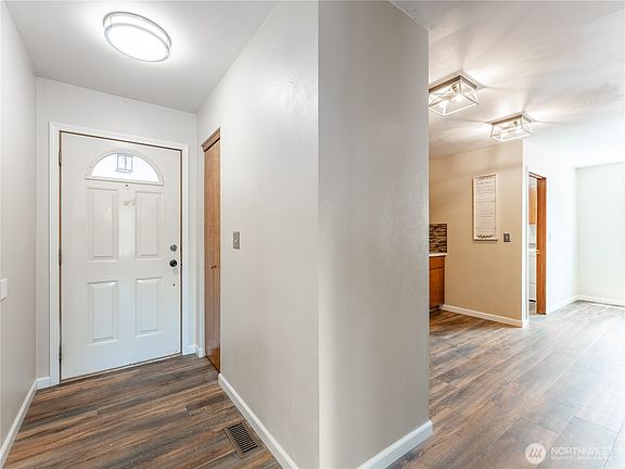 3rd image of 413 Julia Court