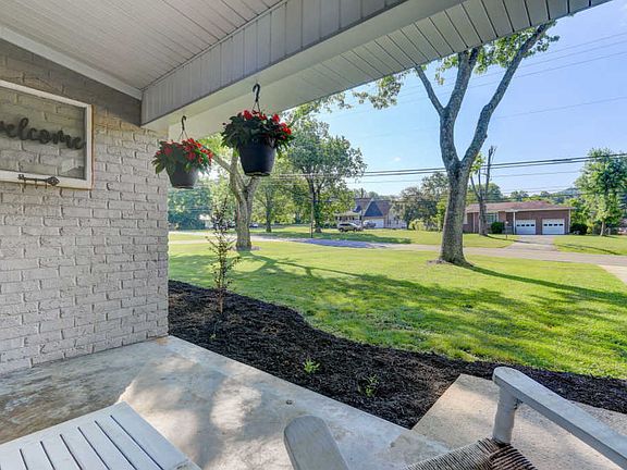 5th image of 701 W Beaver Creek Dr
