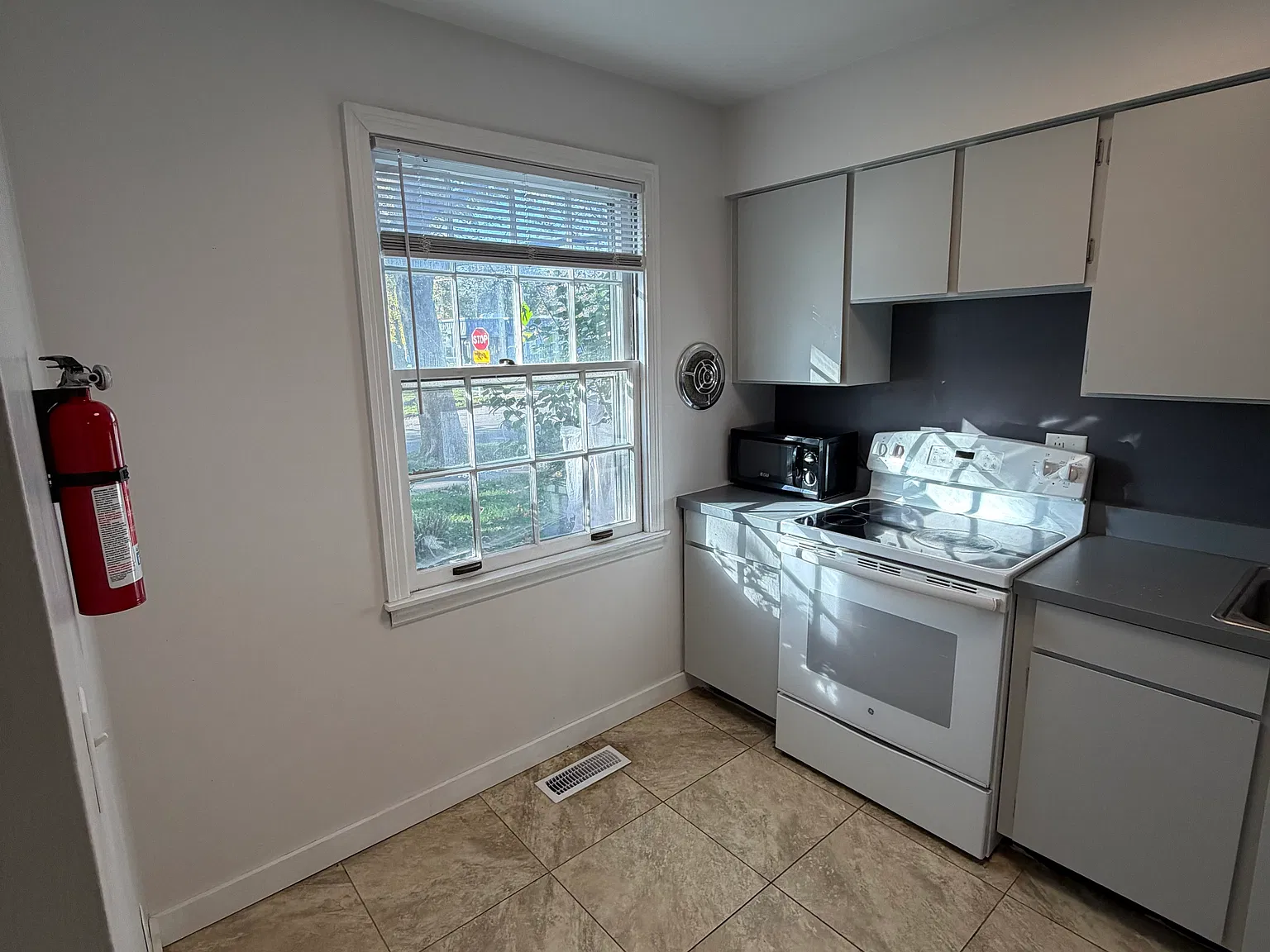 2 bed, $1,300 — Photo 3