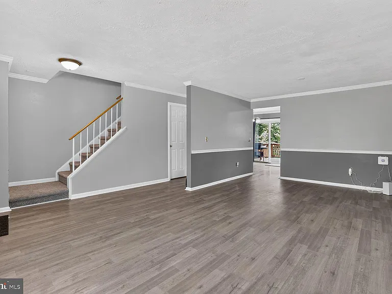 10714 Gideon Ct — Photo 2